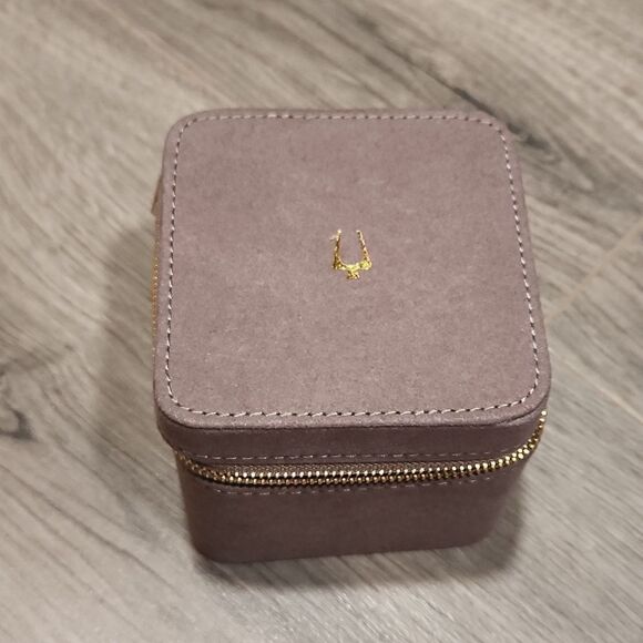 NEW Bulova Great Velvet Valet Gift Box & Pillow - Picture 1 of 7